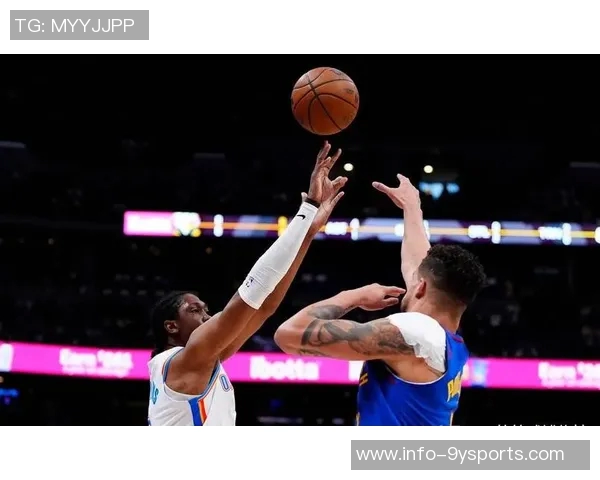 米切尔轻松发威30分钟内高效砍下27分4篮板4助攻第三节完美表现6中6